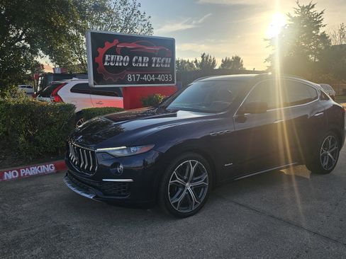 Used 2019 Maserati Levante GranLusso image 1