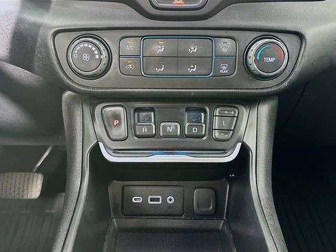 Used 2018 GMC Terrain SLE AWD/4WD image 14