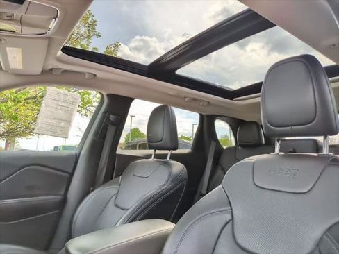 Certified 2022 Jeep Cherokee Limited w/ Elite Package AWD/4WD image 32