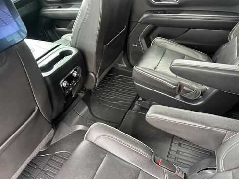 Used 2022 GMC Yukon XL SLT w/ SLT Premium Package AWD/4WD image 4