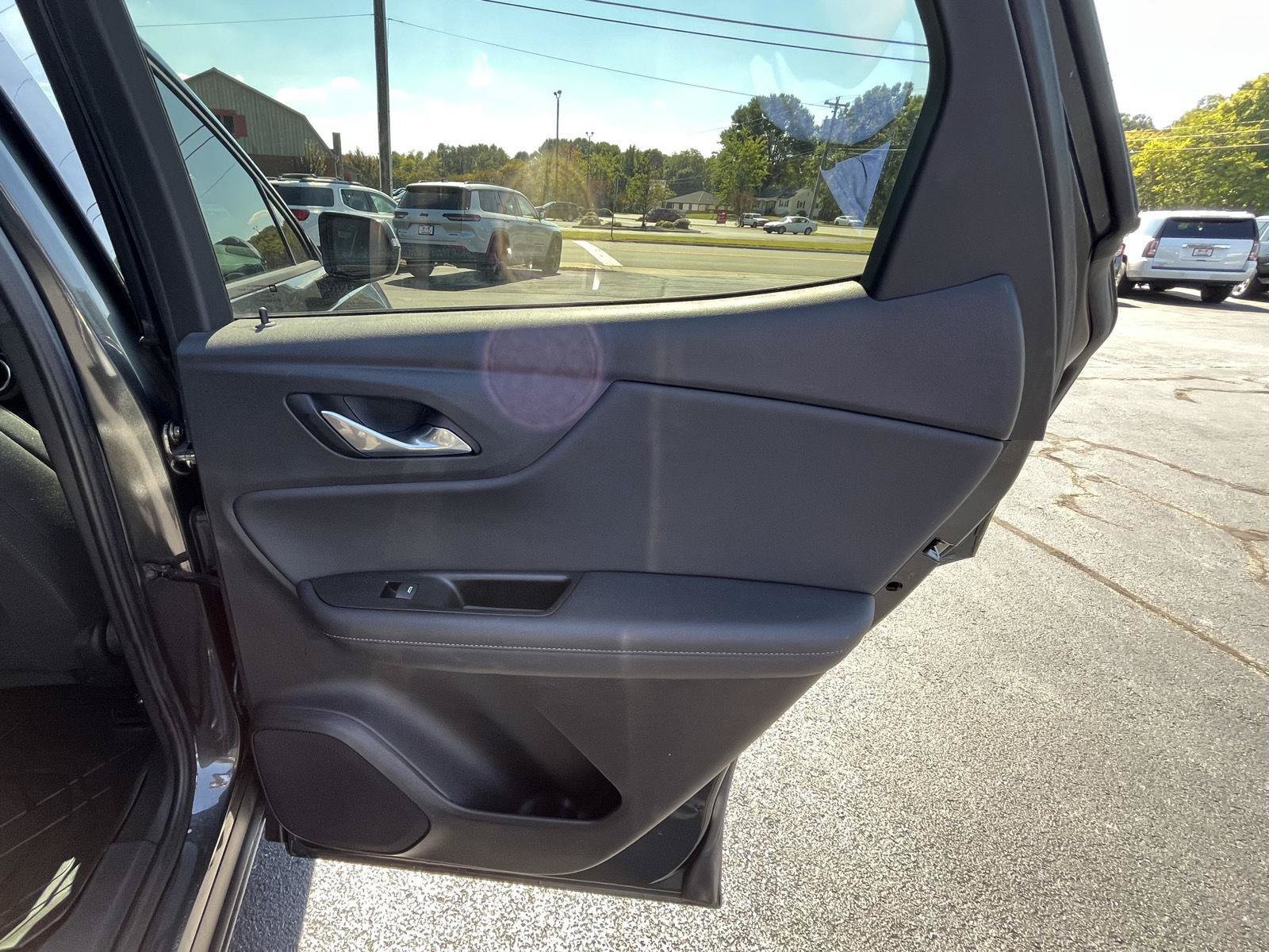 Used 2020 Chevrolet Blazer LT FWD image 32