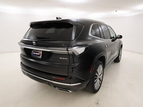 Certified 2025 Buick Enclave Avenir image 3