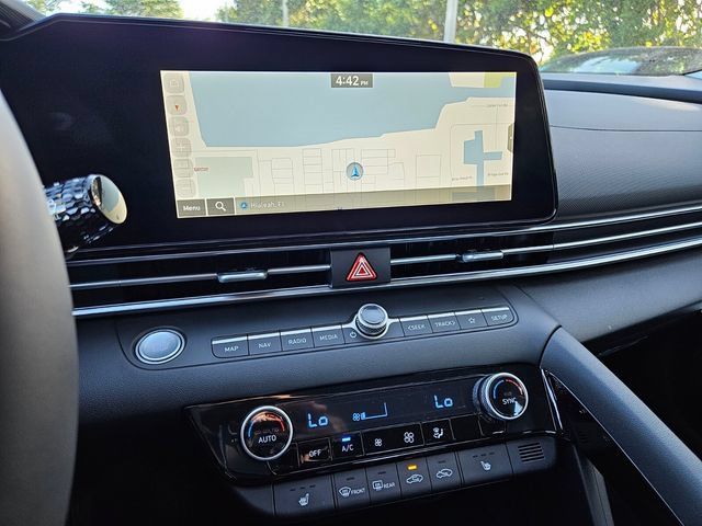 Certified 2025 Hyundai Elantra SEL FWD image 12