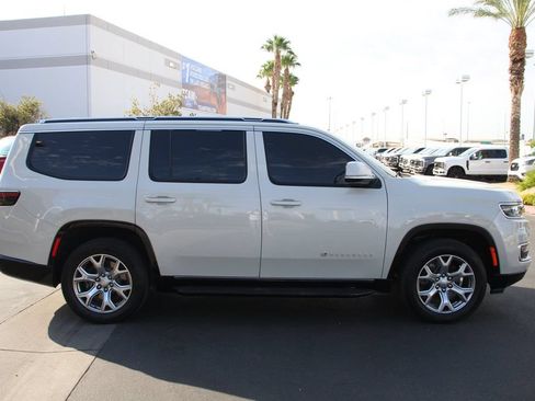 Used 2022 Jeep Wagoneer Series II AWD/4WD image 9