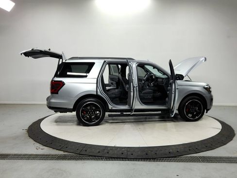 Used 2024 Ford Expedition Limited RWD image 17