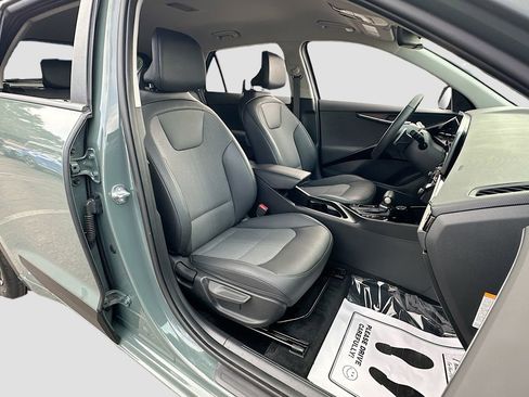 Used 2024 Kia Niro EX FWD image 27