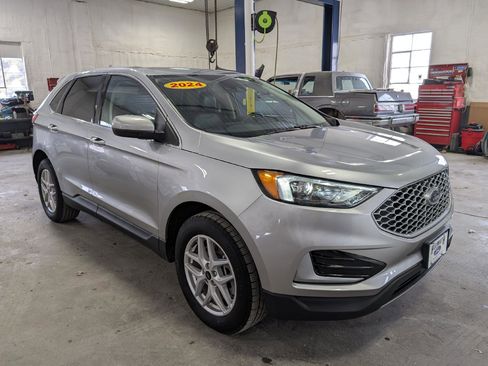 Used 2024 Ford Edge SEL image 3