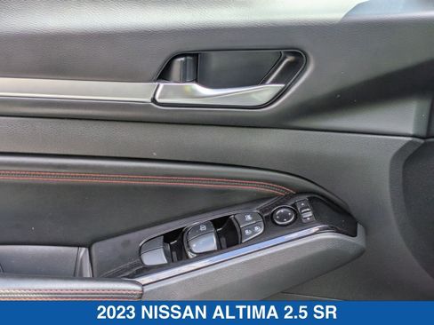Used 2023 Nissan Altima 2.5 SR FWD image 13