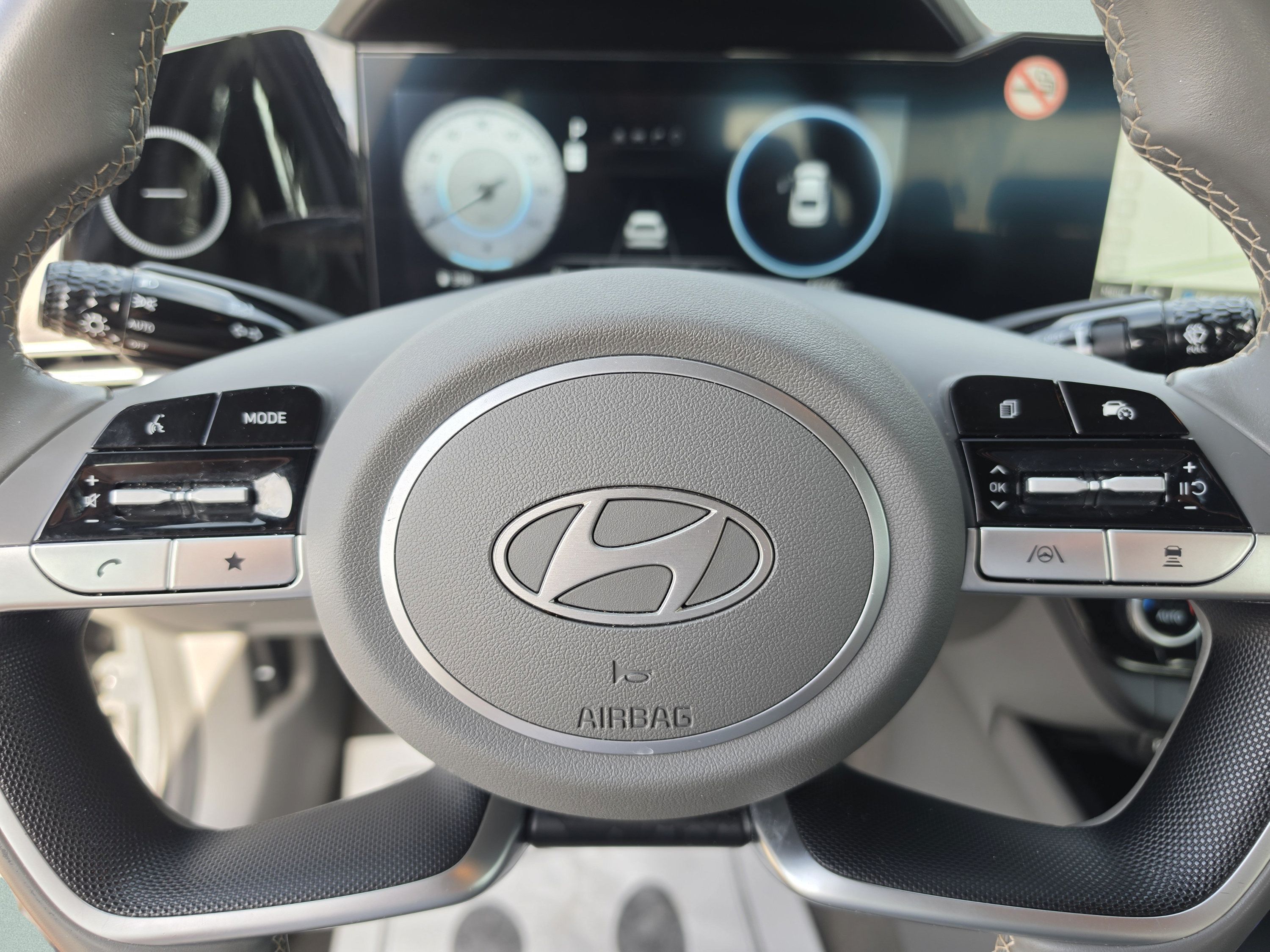 Used 2025 Hyundai Elantra SEL FWD image 35