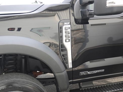 Used 2023 Ford F550 4x4 Regular Cab Super Duty image 28