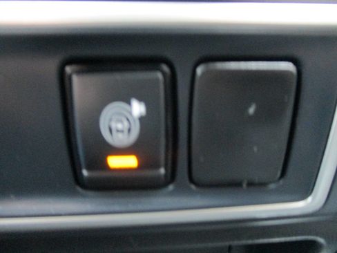 Used 2023 Nissan Titan S image 40