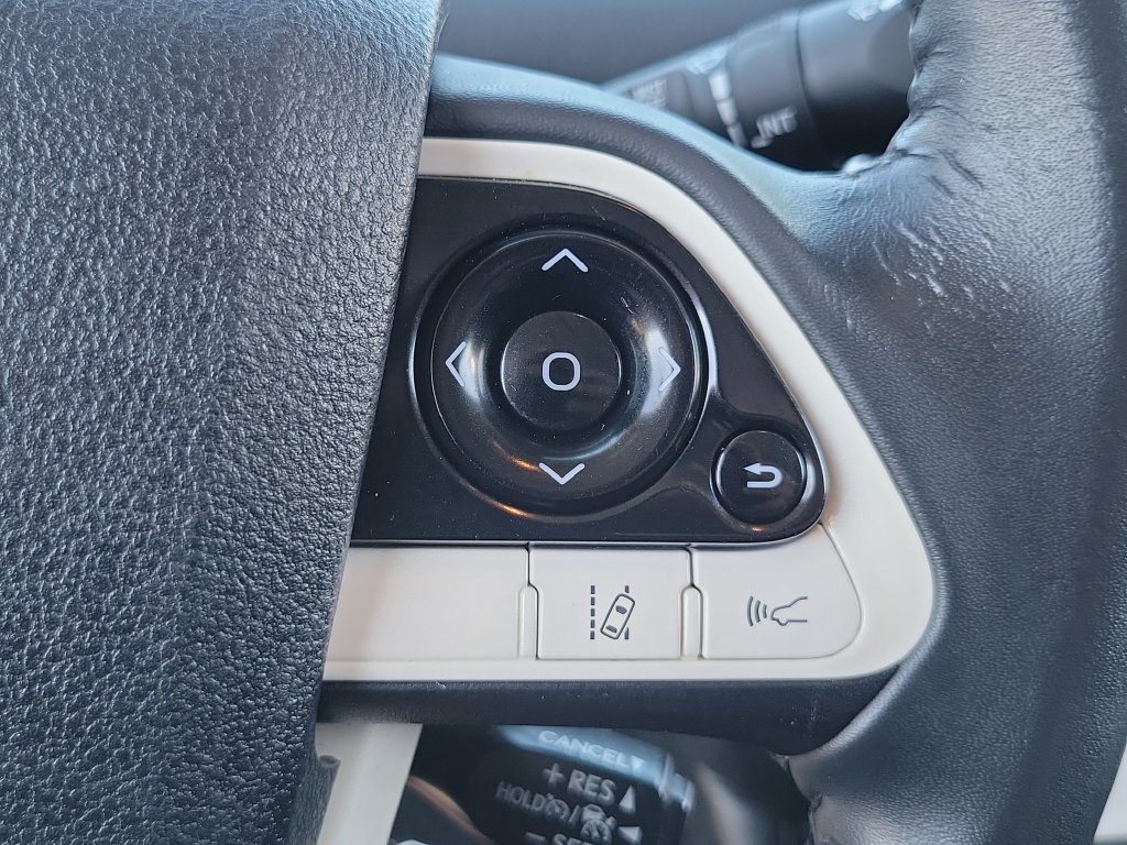 Used 2017 Toyota Prius Prime Plus w/ Preferred Accessory Package FWD image 6
