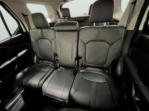 Used 2025 Honda Pilot Touring image 24