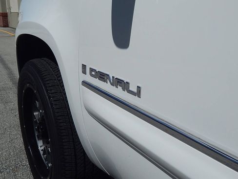 Used 2007 GMC Yukon Denali image 12