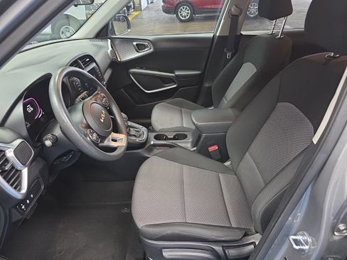 Used 2023 Kia Soul LX w/ Option Group 015 FWD image 19