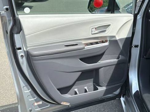 Used 2024 Toyota Sienna XLE AWD/4WD image 6