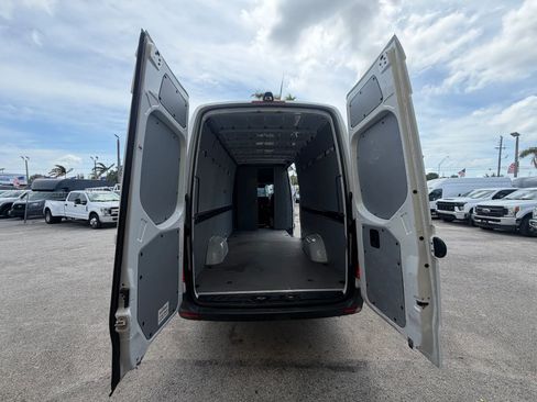 Used 2024 Mercedes-Benz Sprinter 2500 170 Extended Cargo image 5