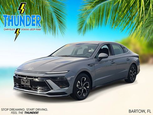 Used 2024 Hyundai Sonata SEL FWD image 2