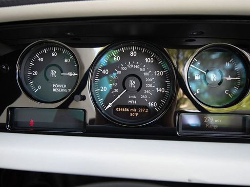 Used 2016 Rolls-Royce Phantom Drophead Coupe image 59