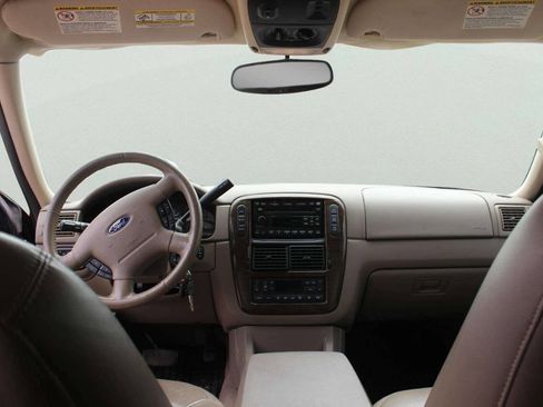 Used 2005 Ford Explorer Eddie Bauer AWD/4WD image 8