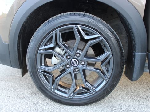 Certified 2025 Nissan Kicks SR w/ SR Premium Package AWD/4WD image 30