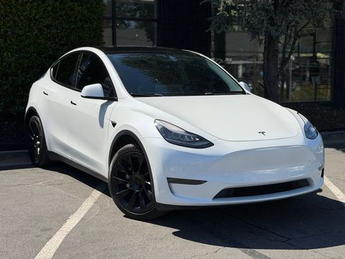 Used 2021 Tesla Model Y Long Range image 7