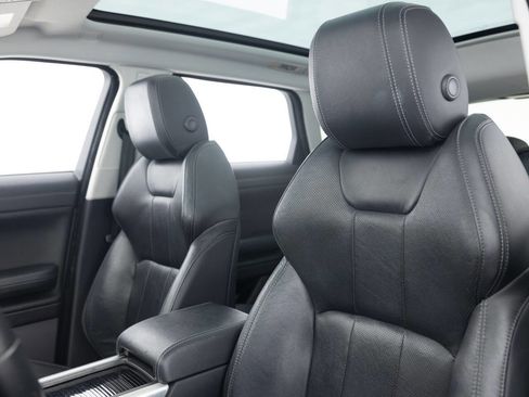 Used 2017 Land Rover Range Rover Evoque SE image 22