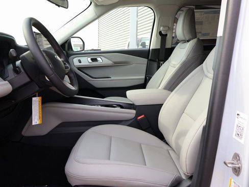 New 2026 Ford Explorer Active w/ Active Comfort Package image 24