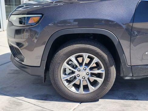 Used 2019 Jeep Cherokee Latitude Plus w/ Comfort/Convenience Group AWD/4WD image 8