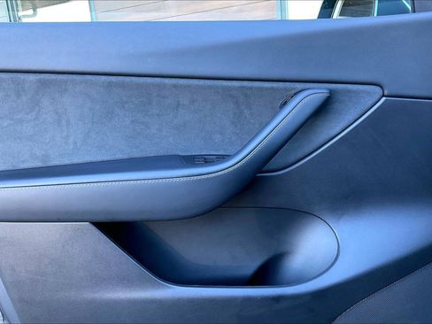 Used 2022 Tesla Model Y Performance image 14