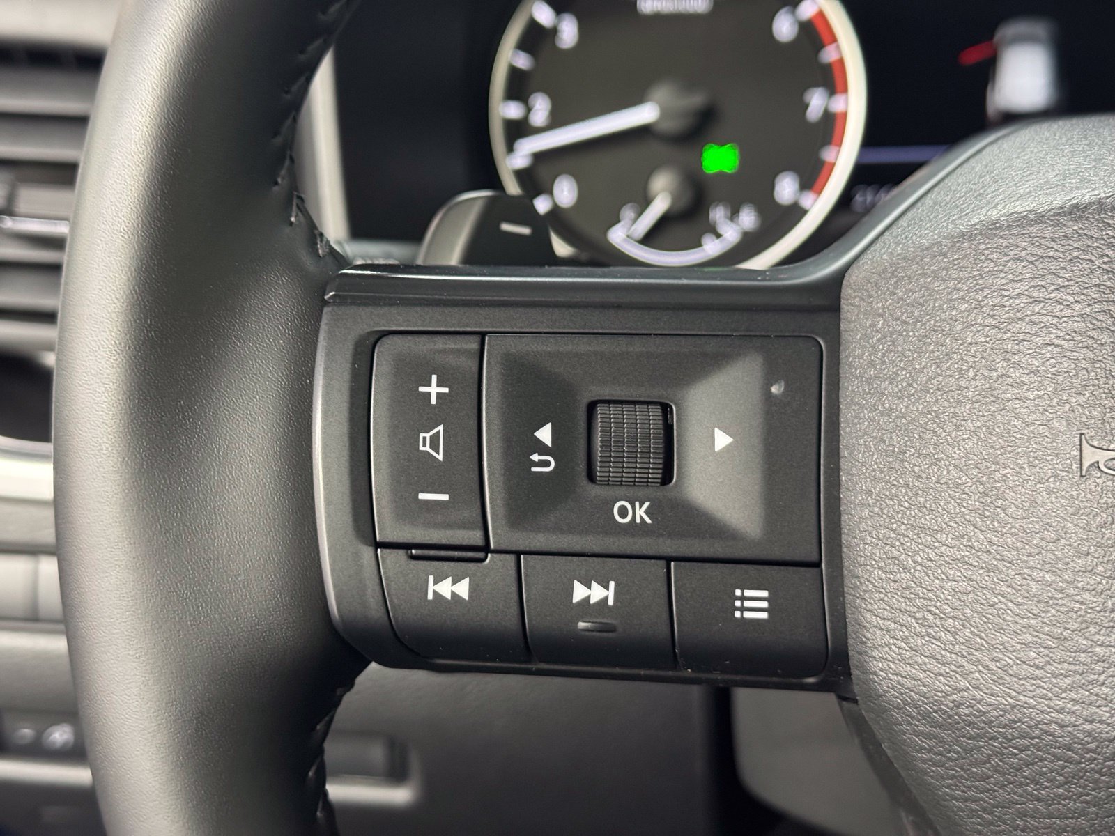 Certified 2026 Nissan Rogue SV AWD/4WD image 23
