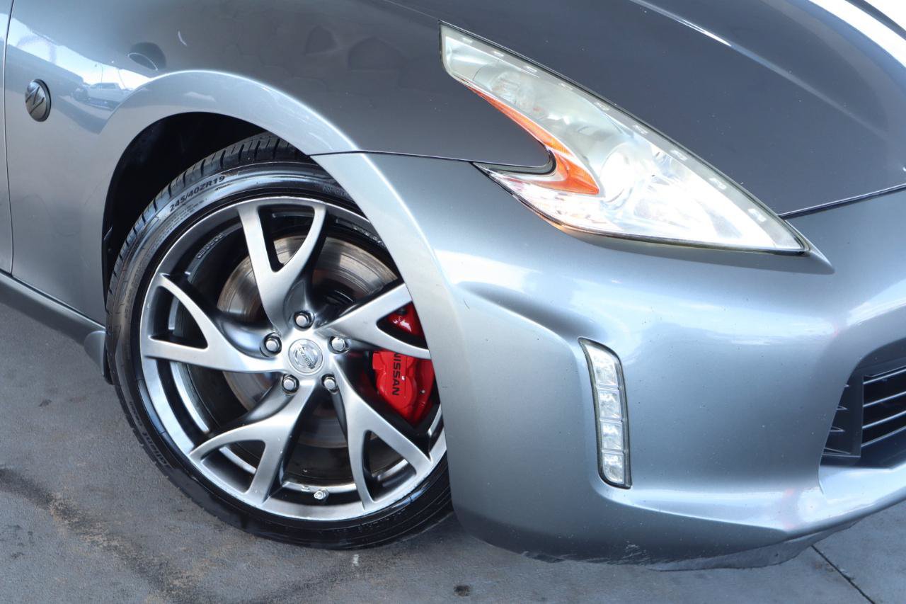Used 2016 Nissan 370Z Coupe RWD image 4