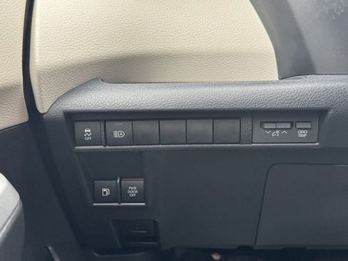 Certified 2023 Toyota Sienna XLE image 35