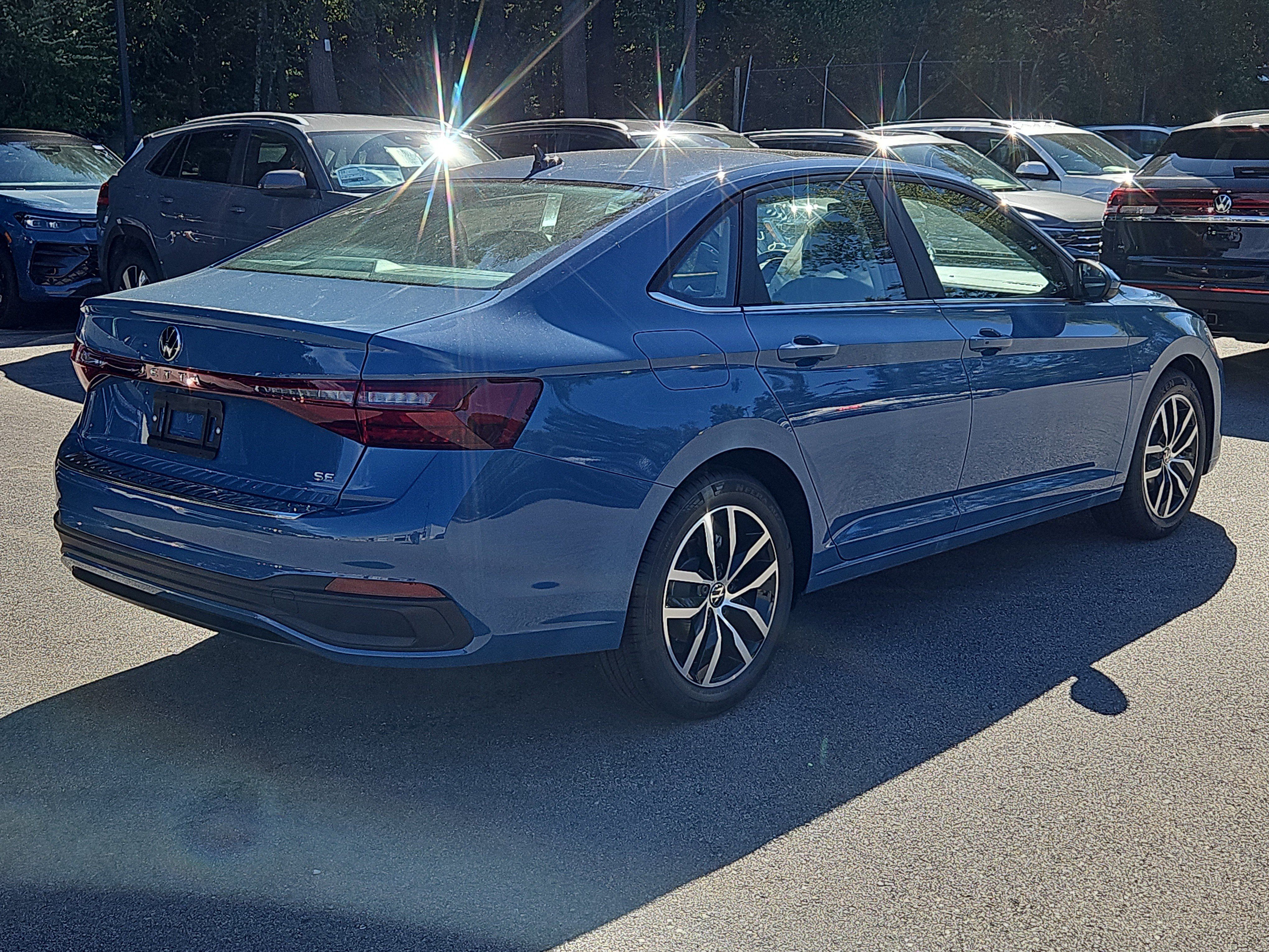 New 2027 Volkswagen Jetta SE FWD image 2
