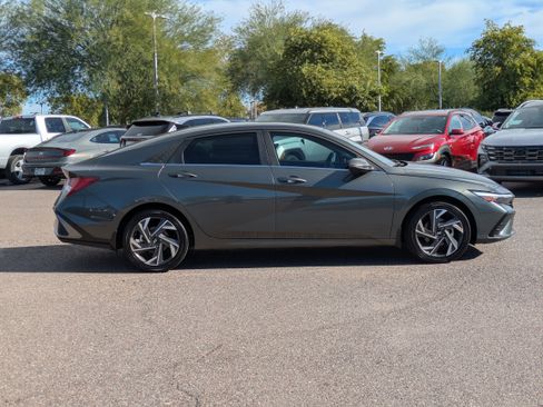 Certified 2024 Hyundai Elantra Limited image 2