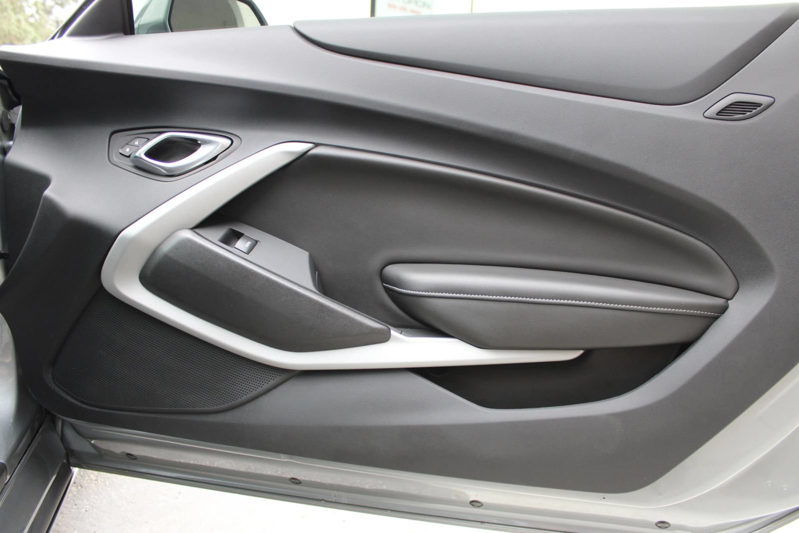 Used 2023 Chevrolet Camaro LT RWD image 18