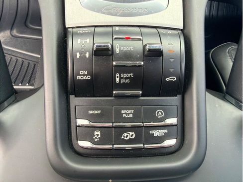 Used 2016 Porsche Cayenne GTS AWD/4WD image 22