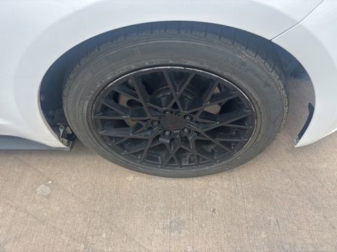 Used 2017 Ford Mustang Premium image 4