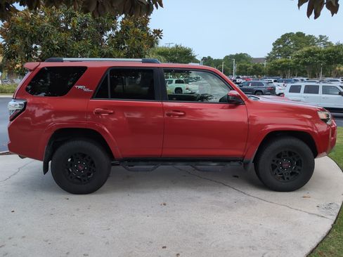 Used 2018 Toyota 4Runner TRD Off-Road AWD/4WD image 11