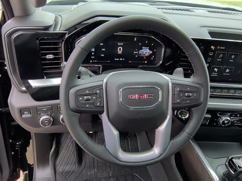 New 2026 GMC Sierra 1500 SLT image 18