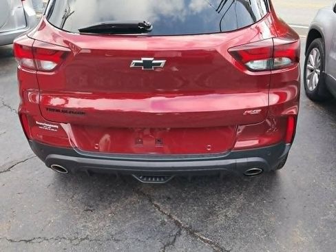 Used 2022 Chevrolet TrailBlazer RS w/ Sun and Liftgate Package FWD image 3
