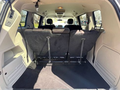 Used 2014 Dodge Grand Caravan SXT FWD image 12