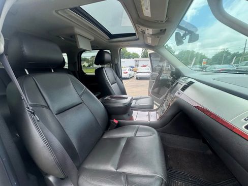 Used 2014 Cadillac Escalade Luxury image 16