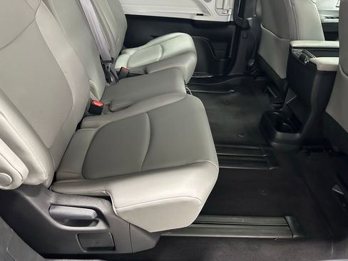 Used 2025 Toyota Sienna XLE image 56