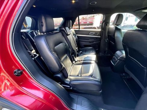 Used 2019 Ford Explorer XLT w/ Equipment Group 202A AWD/4WD image 22