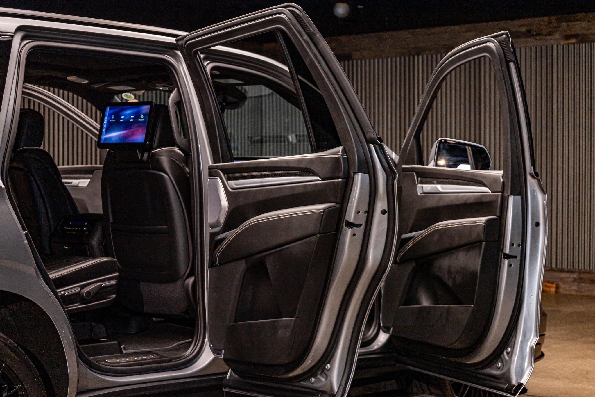 Used 2026 Cadillac Escalade V w/ LPO, ONYX Package AWD/4WD image 38
