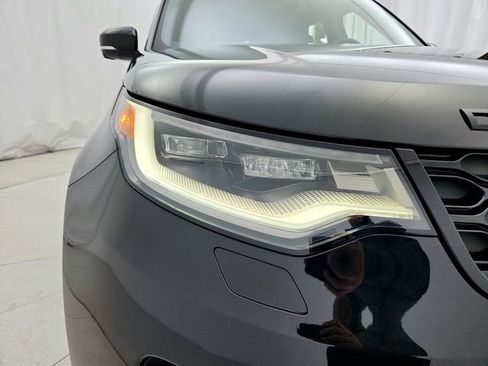 Certified 2024 Land Rover Discovery Dynamic SE image 32