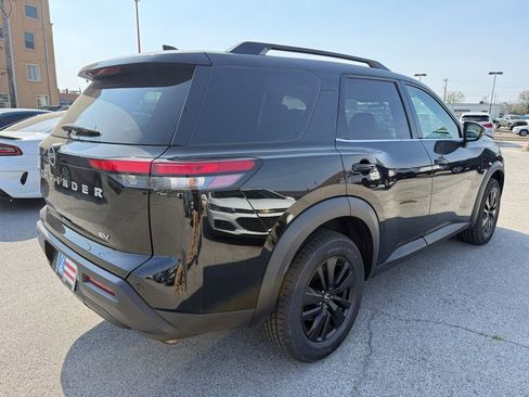 Used 2023 Nissan Pathfinder SV image 30