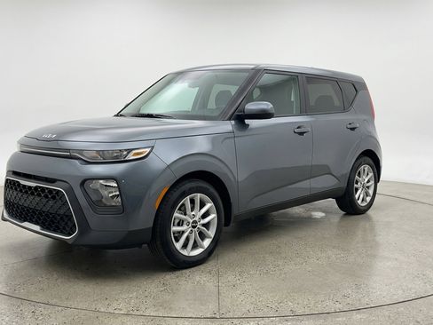 Used 2025 Kia Soul LX w/ LX Technology Package FWD image 3