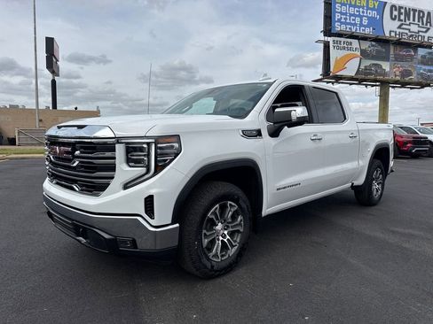 Used 2025 GMC Sierra 1500 SLT AWD/4WD image 2
